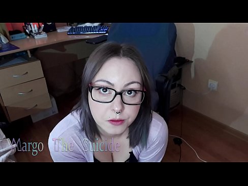 ❤️ Секси девојка со наочари длабоко го цица дилдото на камерата Тешко порно кај нас